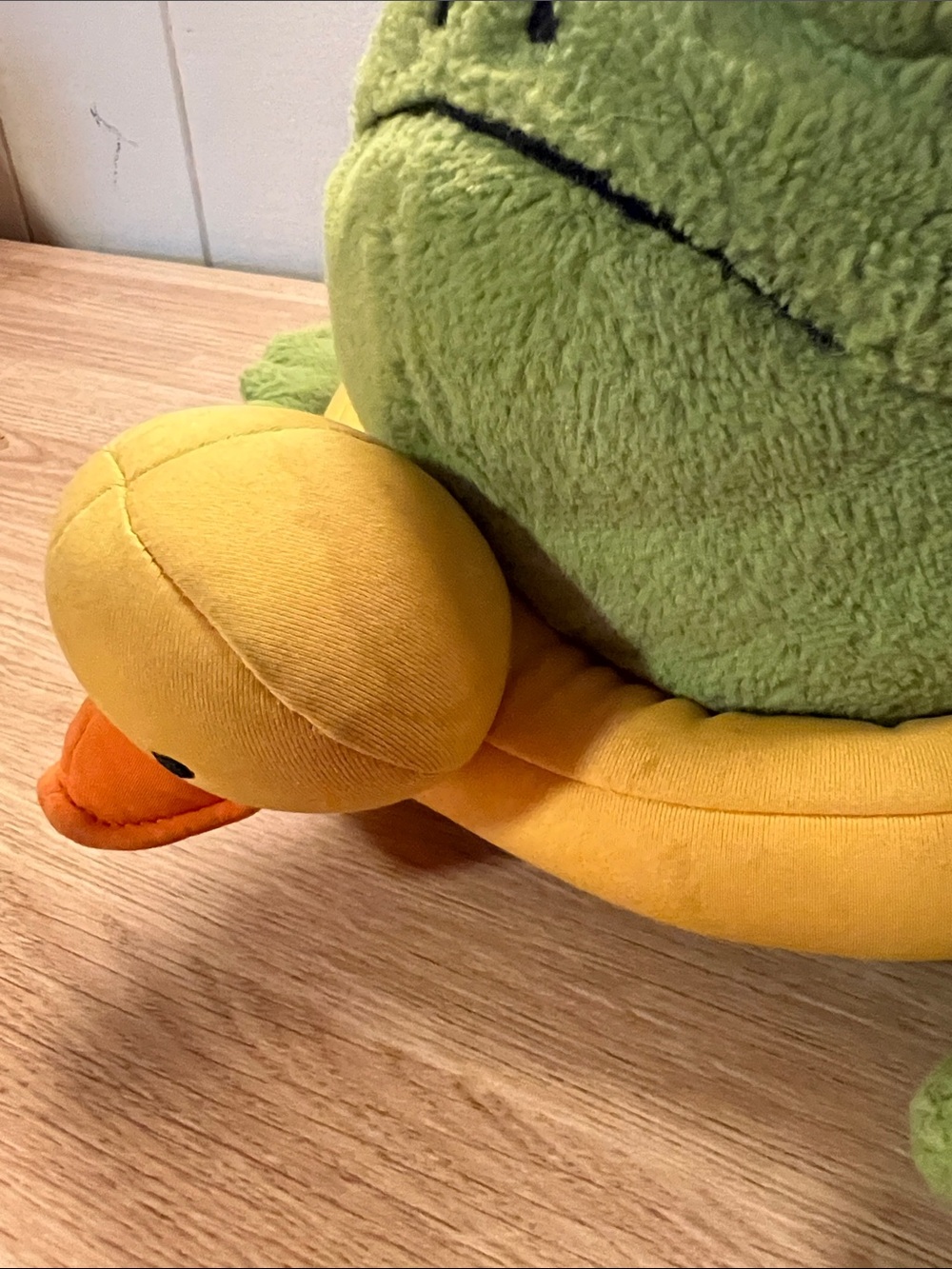 Jellycat Ricky Rainfrog with Duck - Picture 7 of 8